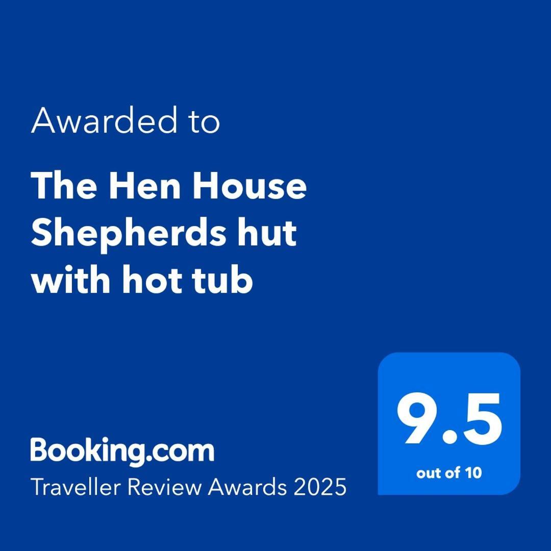 The Hen House Shepherds Hut With Hot Tub Chittoe Exteriér fotografie